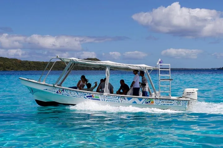 Moana Adventure Tours boat underway on the lagoon